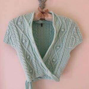 Free People Mint Green Cable Knit Wrap Sweater
Size: Small 
GUC (Missing Tags)